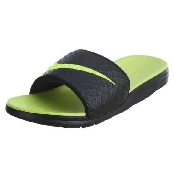 nike unisex black & green benassi solarsoft flip flops